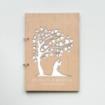Gästebuch Hochzeit Paar unter Herzbaum Vertikal – Bild 3